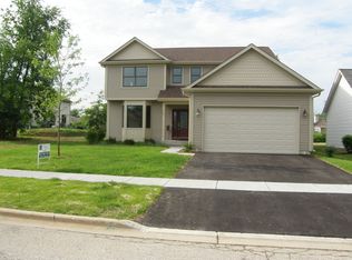 611 Prairie Ridge Dr, Woodstock, IL 60098