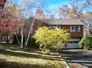 8 Crestwood Dr, Danbury, CT 06811