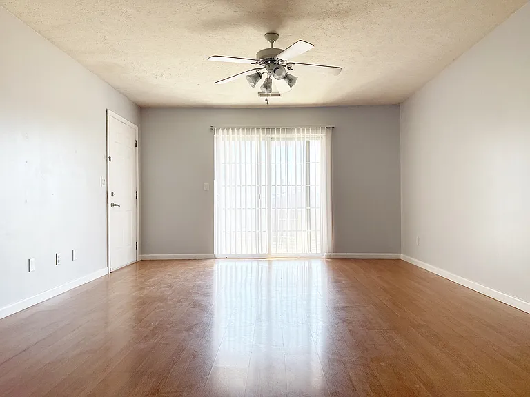 1713 N Spring St #5 — Photo 25