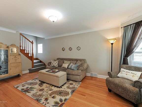 3rd image of 6253 W Berteau Ave