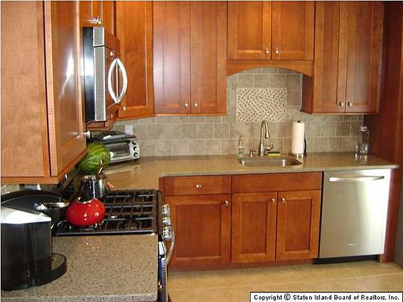 3rd image of 130 Lucille Ave