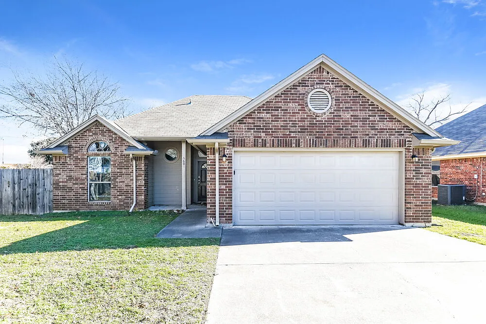 3 bed, 2.0 bath, 1736 sqft, $2,710 — Photo 1