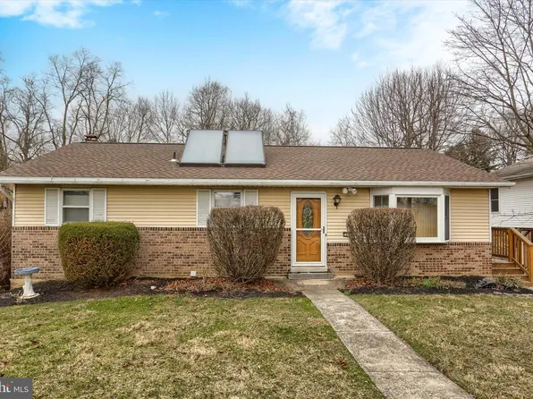 1132 Loop Dr, Harrisburg, PA 17112