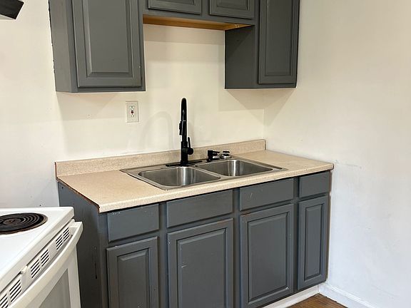 2nd image of 618 Cherry St