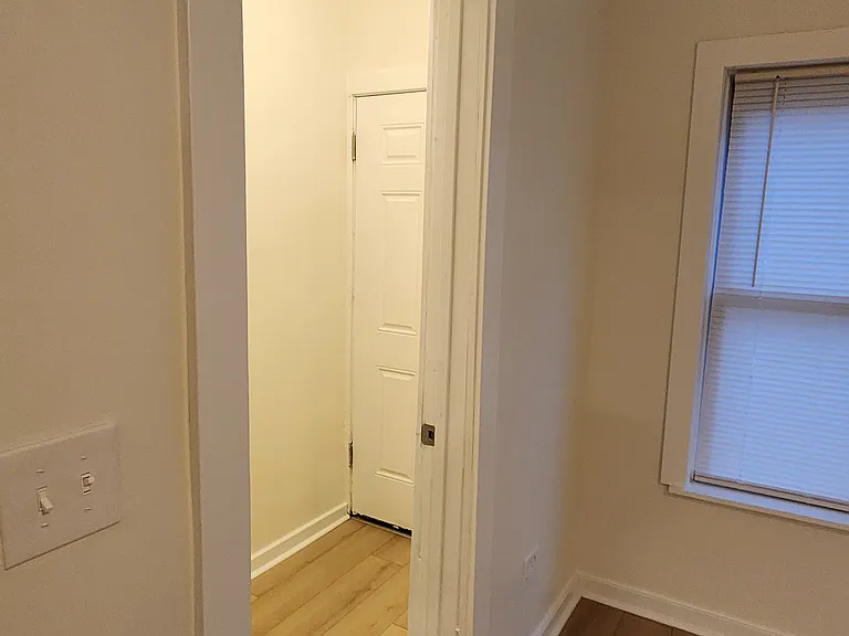 2525 W Lyndale St #1F — Photo 8