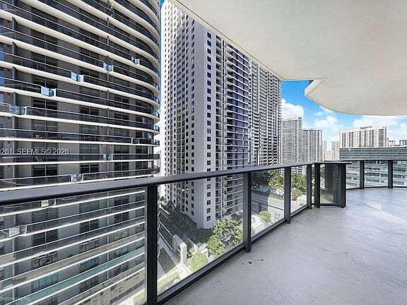 5th image of 45 SW 9th St APT 1808
