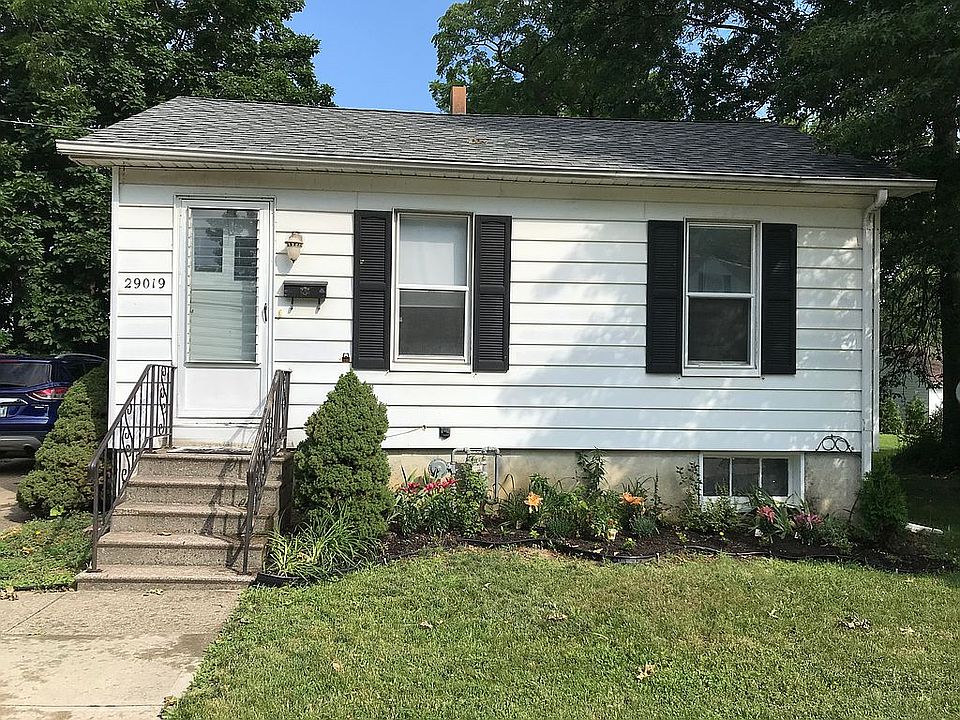 1st image of 29019 Elm St