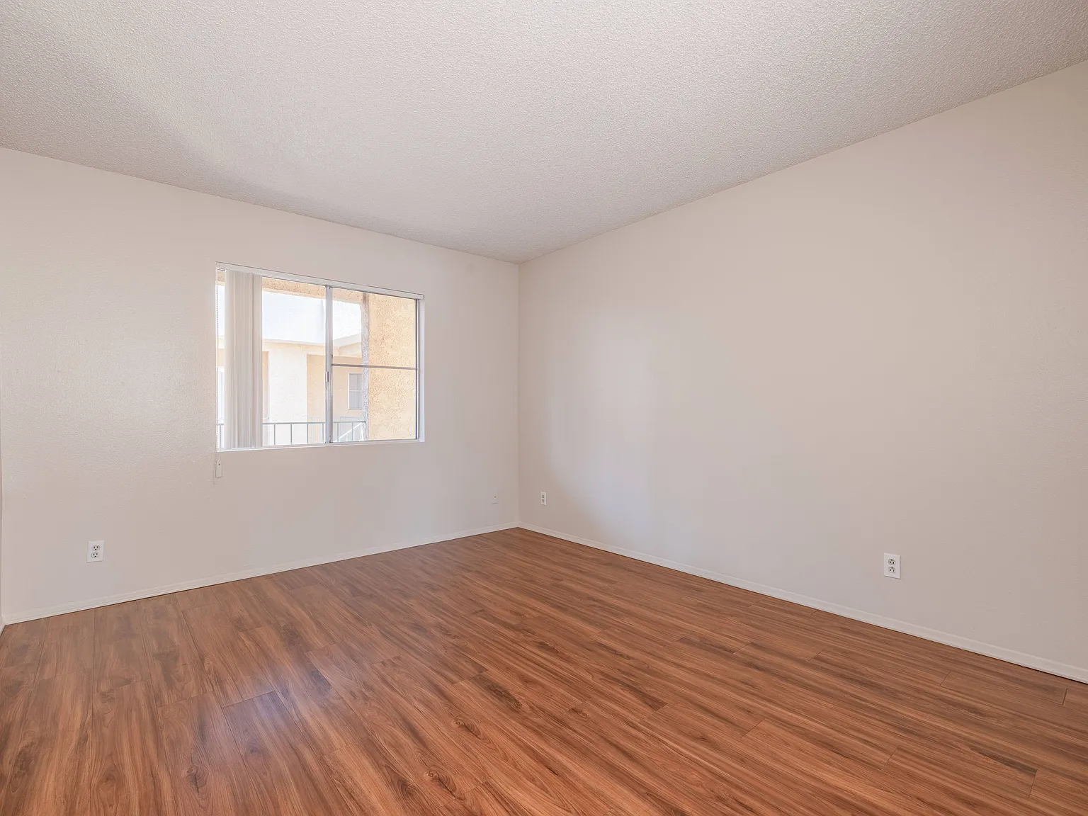 4750-4770 Home Avenue Apartments — Photo 4