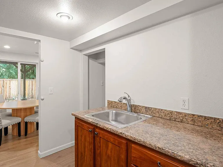 639 8th Ave — Photo 35
