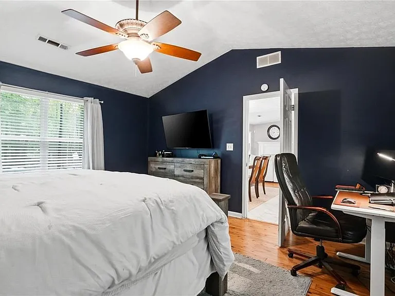 131 Homestead Way — Photo 18