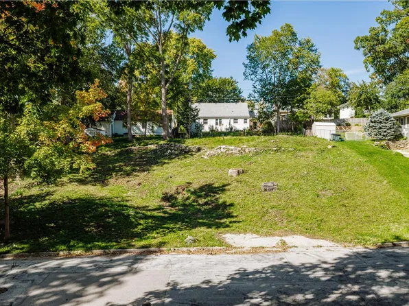 11732 W MARTHA DRIVE, Wauwatosa, WI 53226