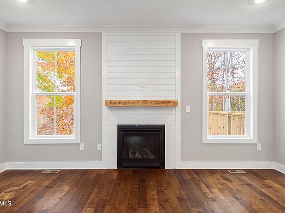 4th image of 3872 High View Ln