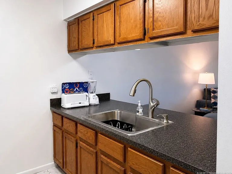 615 NW Oleander St #202 — Photo 9