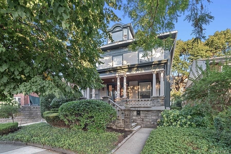 1st image of 102 Sunnyside Dr