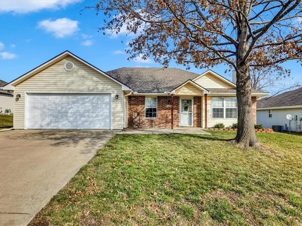 626 SW Gateway Dr, Grain Valley, MO 64029