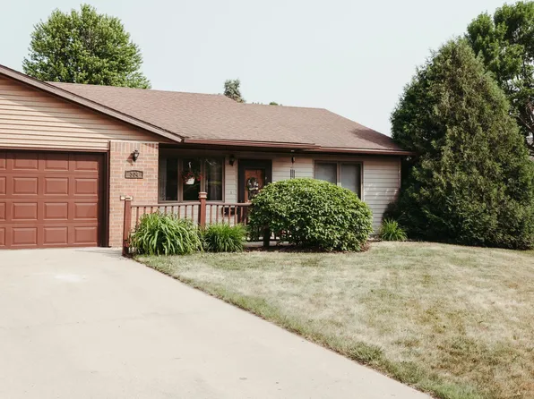 304 Lilac Ct NE, Waseca, MN 56093
