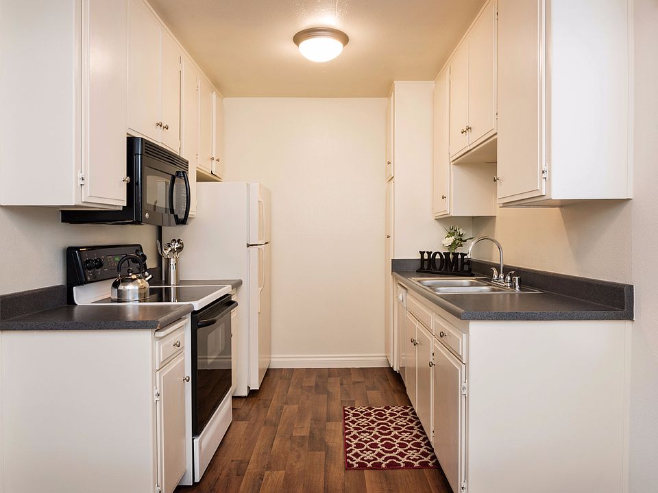 8515 Chloe Ave La Mesa CA-Kitchen Area