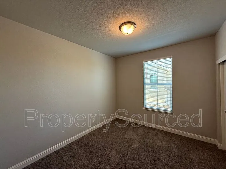 948 Posey St — Photo 37