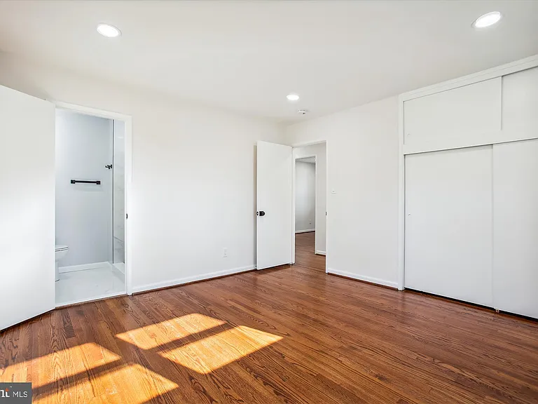5201 Montgomery St — Photo 11