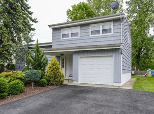 11 Calvin Ct, Old Bridge, NJ 08857