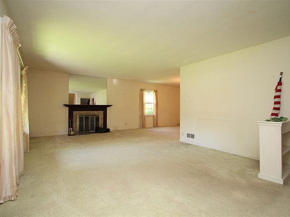 2nd image of 401 N Gardiner Ave