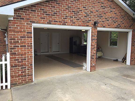 3rd image of 3525 Redbud Ln