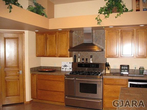 4th image of 2875 Vista Mar Dr