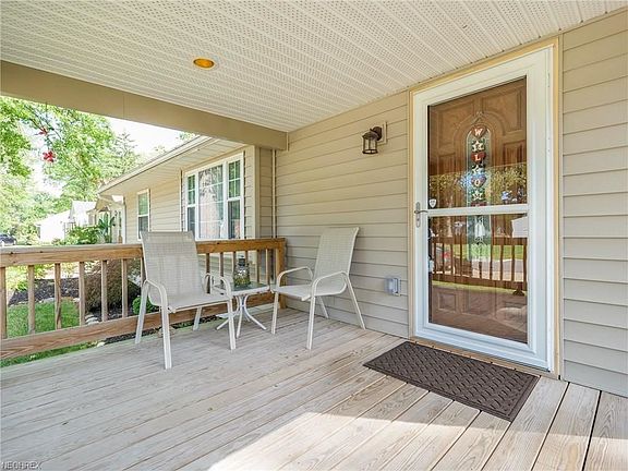 5th image of 32905 Redwood Blvd