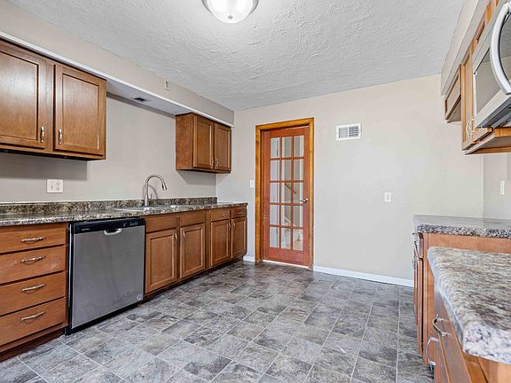 5th image of 123 Oak Knolls Ave