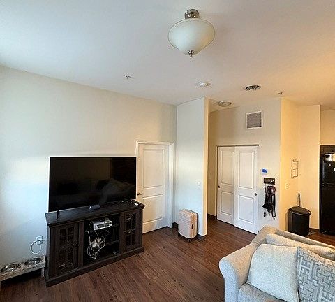 2nd image of 72 E Niagara St #205