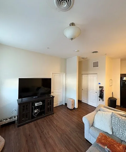 72 E Niagara St #205 — Photo 2