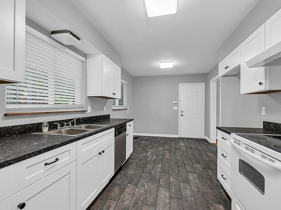 4th image of 860 Belvoir Crest Dr