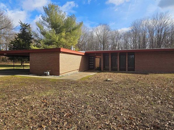 521 S Middle St, Grayville, IL 62844