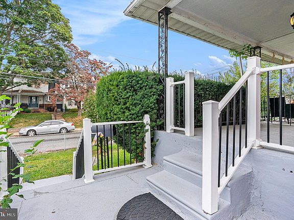 3rd image of 162 E Essex Ave