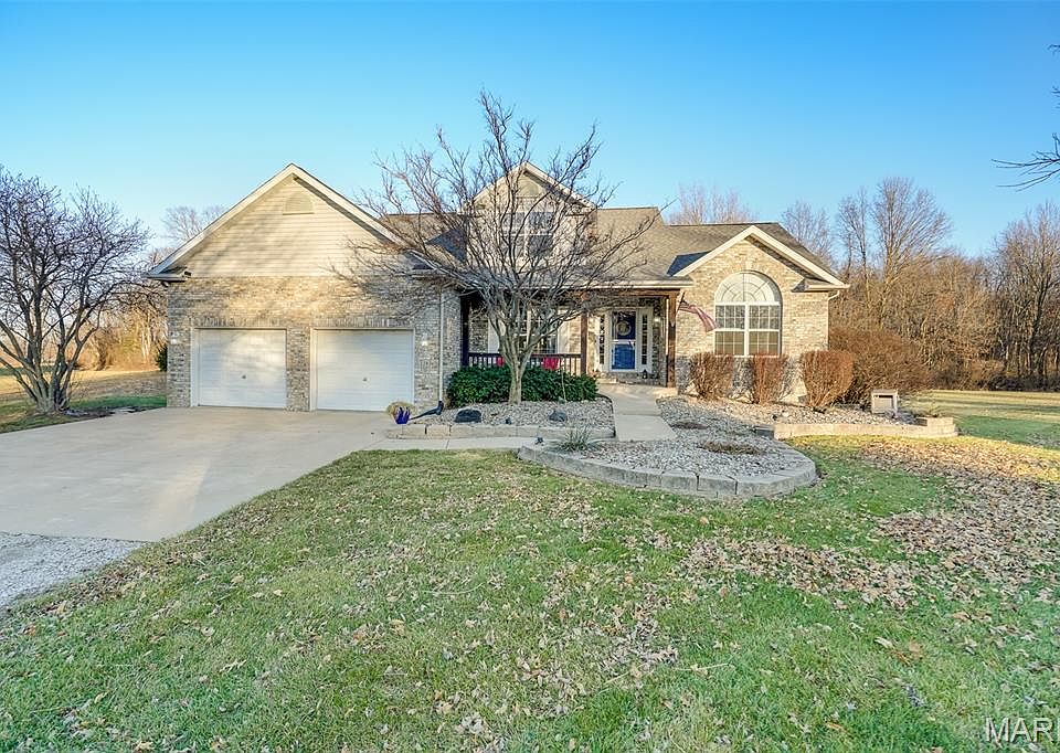 1st image of 24 Meadow Woods Ct