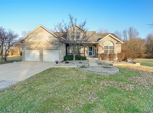 24 Meadow Woods Ct, Edwardsville, IL 62025