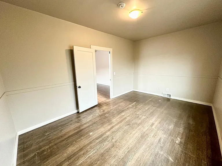 303 N 1st St — Photo 9