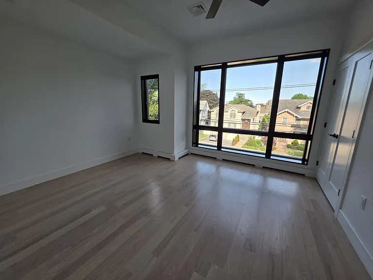 1047B Anderson Ave — Photo 24