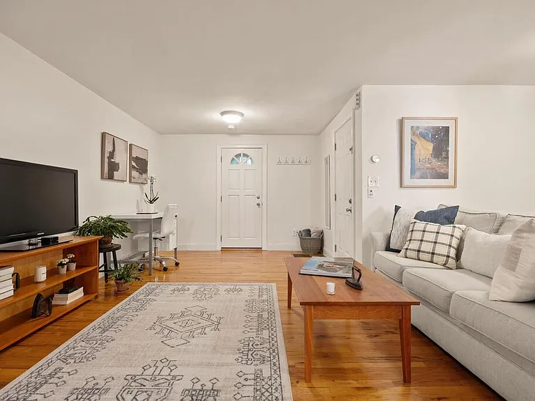 280 E St #1 — Photo 2