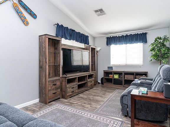 4th image of 40046 W Thornberry Ln