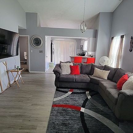 2nd image of 4921 Aspen Crest Ln