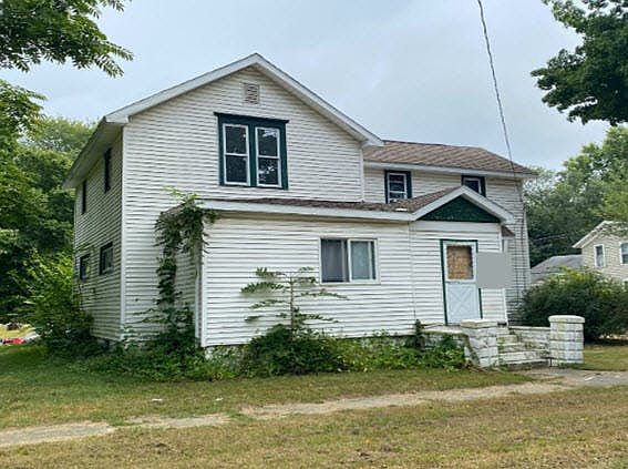 3rd image of 115 Franklin St