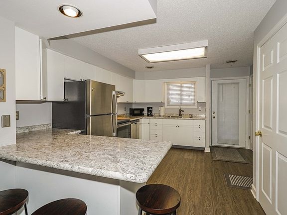 2nd image of 530 E Hiawatha #218