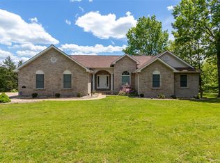 2498 Stonegate Dr, Festus, MO 63028