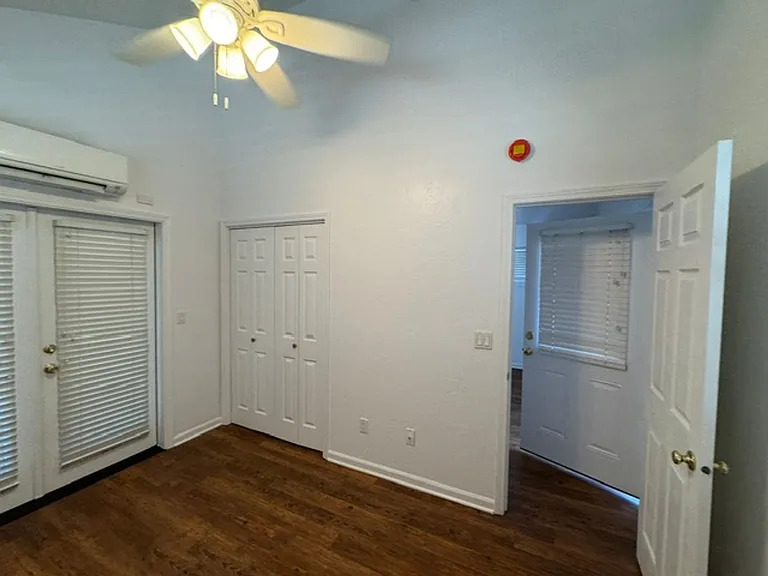 327 Mary St — Photo 11