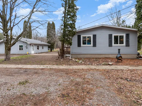 2951 S Patterson Rd, Freeland, MI 48623