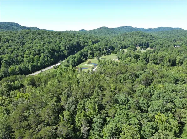 108 Woodmere Ct, Pickens, SC 29671