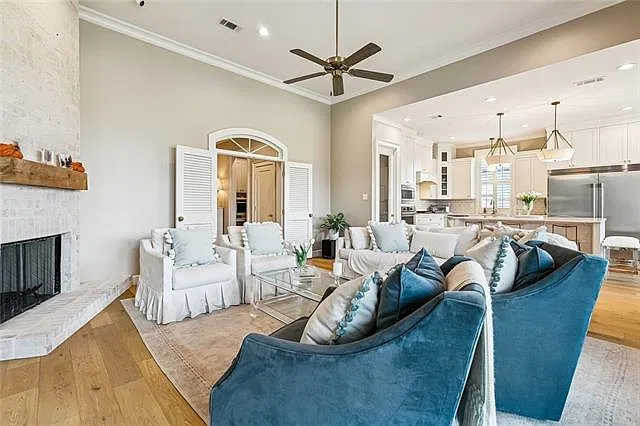 4 bed, 3.0 bath, 2593 sqft, $4,500 — Photo 4