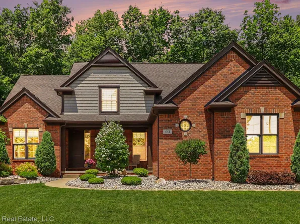 651 Wynstone Cir, Oakland, MI 48363
