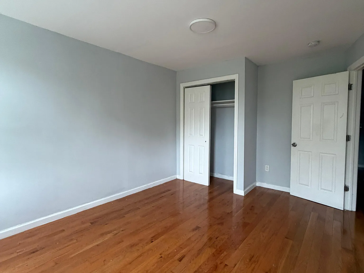 4 bed, 1300 sqft, $4,111 — Photo 4